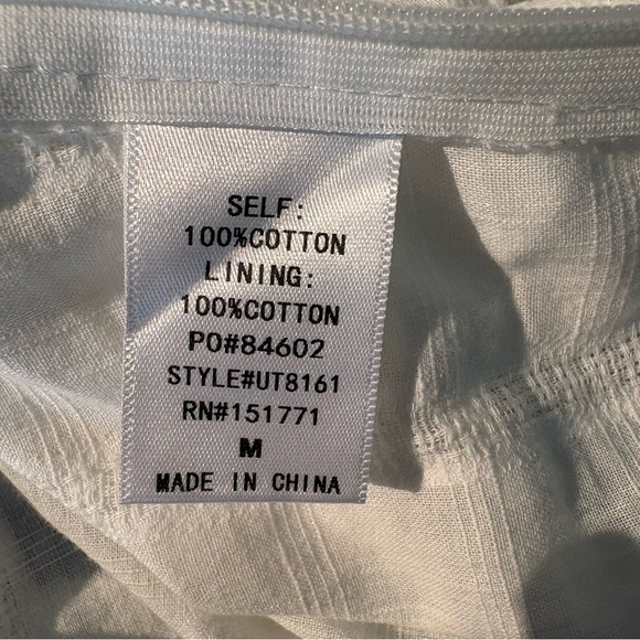 Le Lis White Ruched V-Neck Blouse - Picture 8 of 8